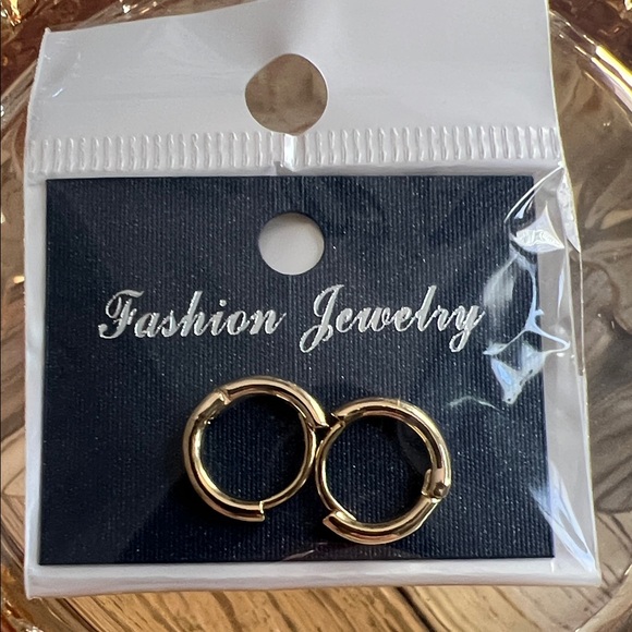 Pavoi Jewelry - Classic Gold Hoop Earrings